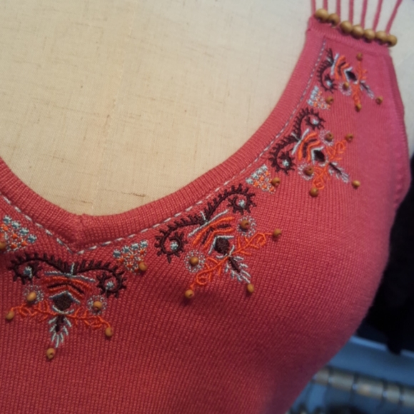 NEW YORK & CO ♡ RARE Vintage Pink Knit Embroidered 'n Beaded Back Design Tank S - Picture 15 of 17